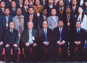 “創(chuàng)業(yè)之星”大會(huì)董事長(zhǎng)與中共中央政治局委員、副總理回良玉等國(guó)家領(lǐng)導(dǎo)合影